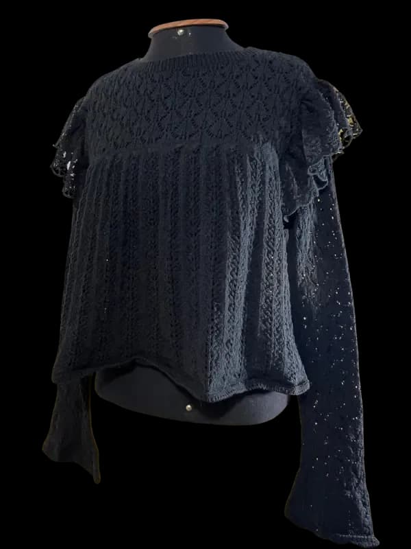 Blusa Trabalhada com Babados Preta
