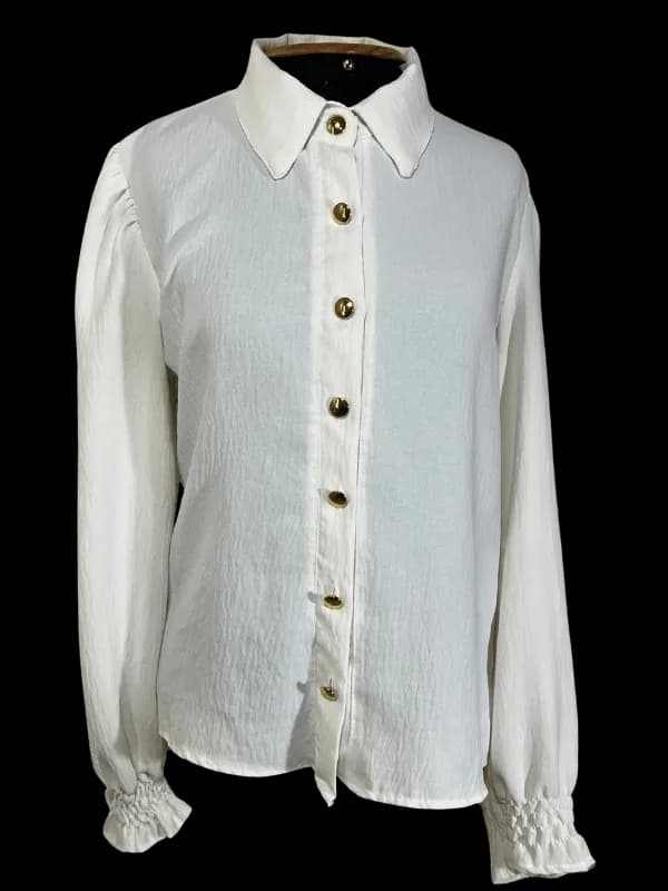 Camisa branca botão dourado