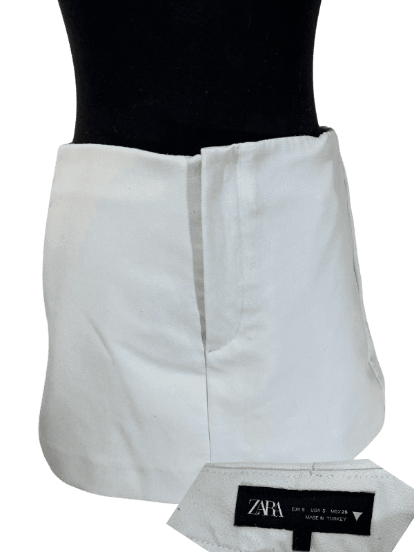 Shorts Saia Off-White com Zíper Lateral